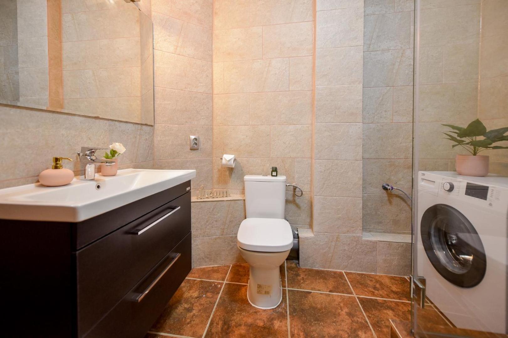 Historic Charm, Modern Comfort - Accommodation In The Heart Of The Old Town Bükreş Oda fotoğraf