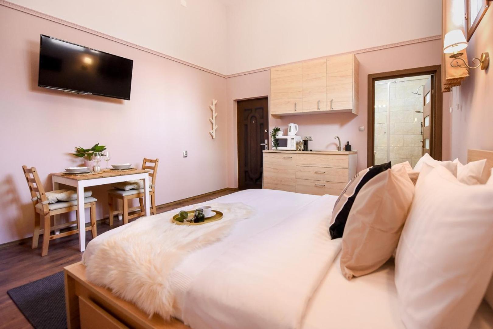 Historic Charm, Modern Comfort - Accommodation In The Heart Of The Old Town Bükreş Oda fotoğraf
