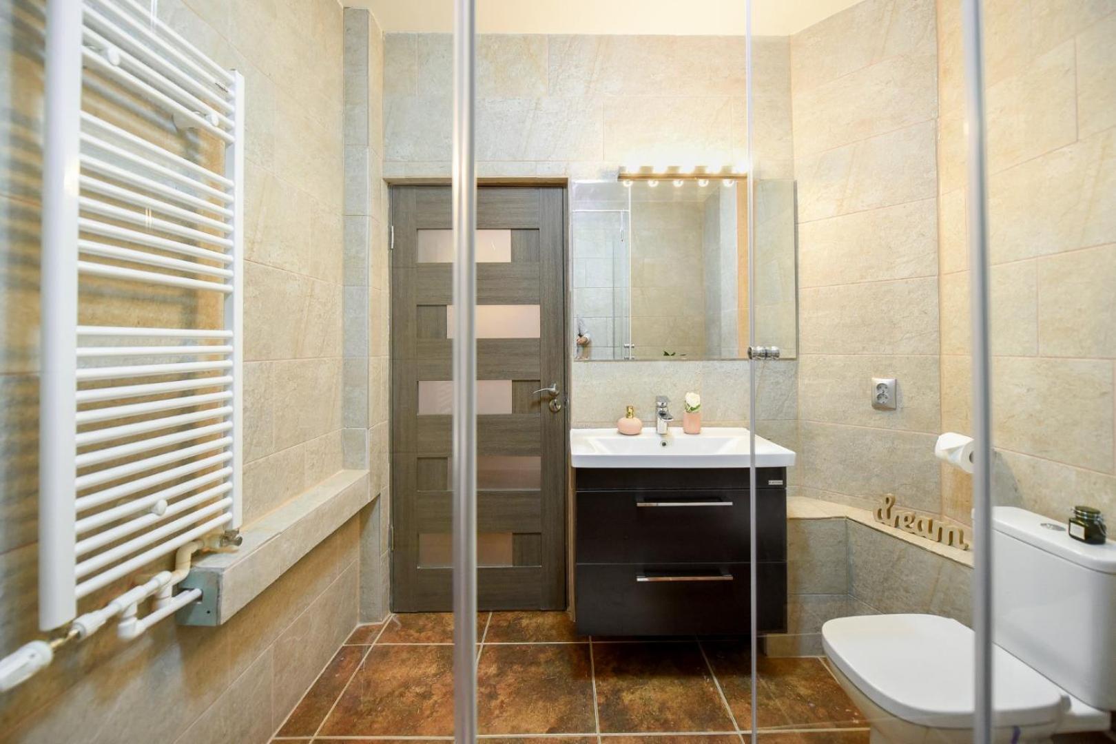Historic Charm, Modern Comfort - Accommodation In The Heart Of The Old Town Bükreş Oda fotoğraf