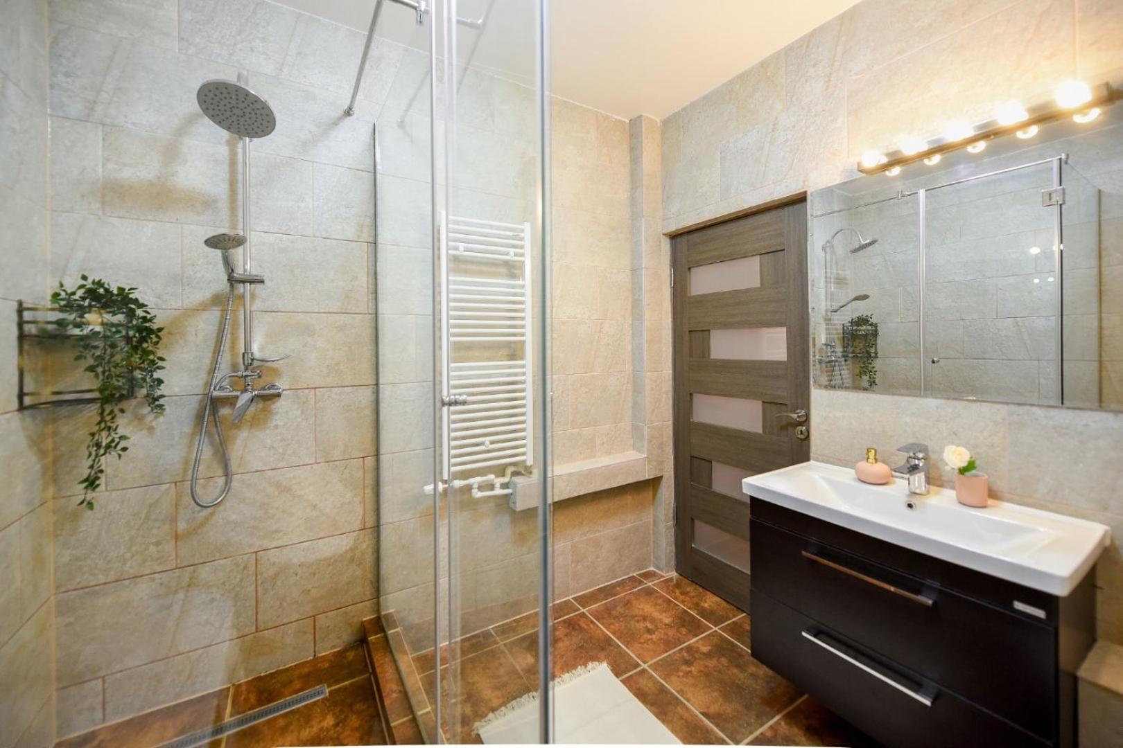 Historic Charm, Modern Comfort - Accommodation In The Heart Of The Old Town Bükreş Oda fotoğraf
