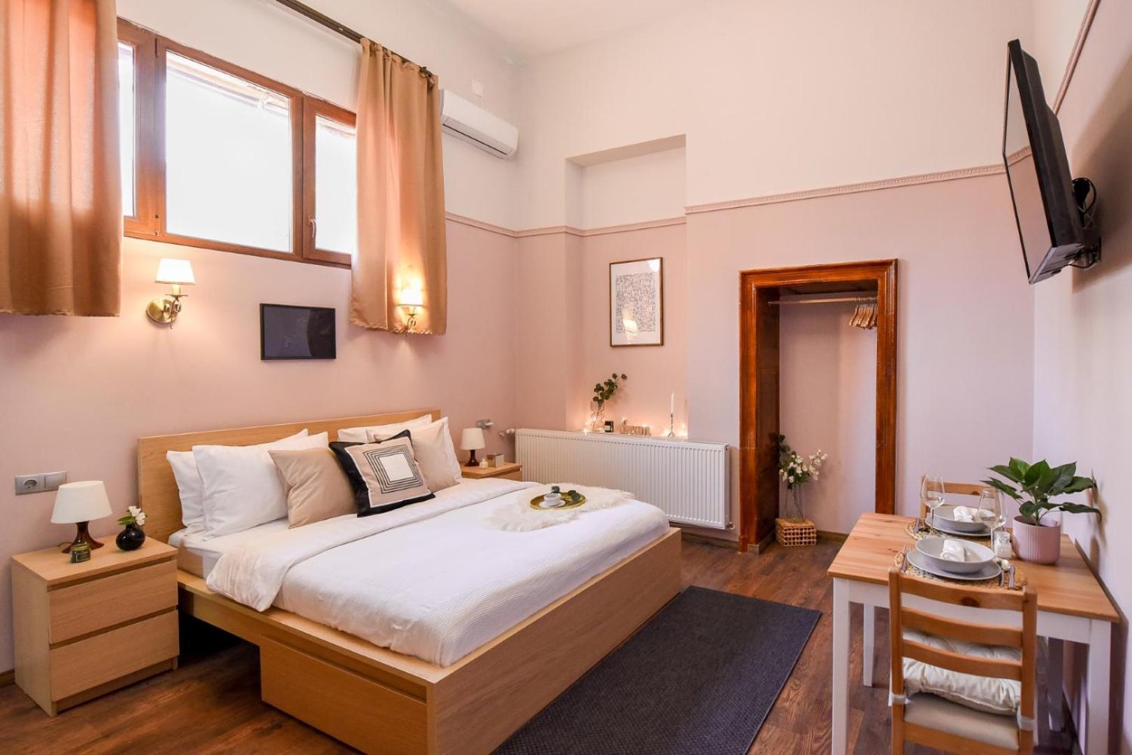 Historic Charm, Modern Comfort - Accommodation In The Heart Of The Old Town Bükreş Oda fotoğraf