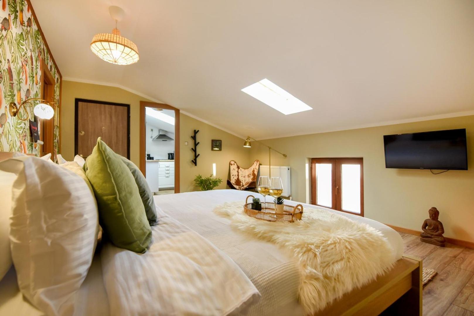 Historic Charm, Modern Comfort - Accommodation In The Heart Of The Old Town Bükreş Oda fotoğraf