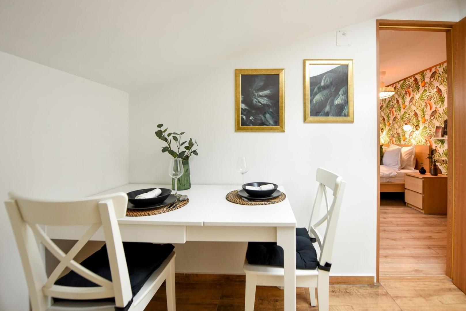 Historic Charm, Modern Comfort - Accommodation In The Heart Of The Old Town Bükreş Oda fotoğraf
