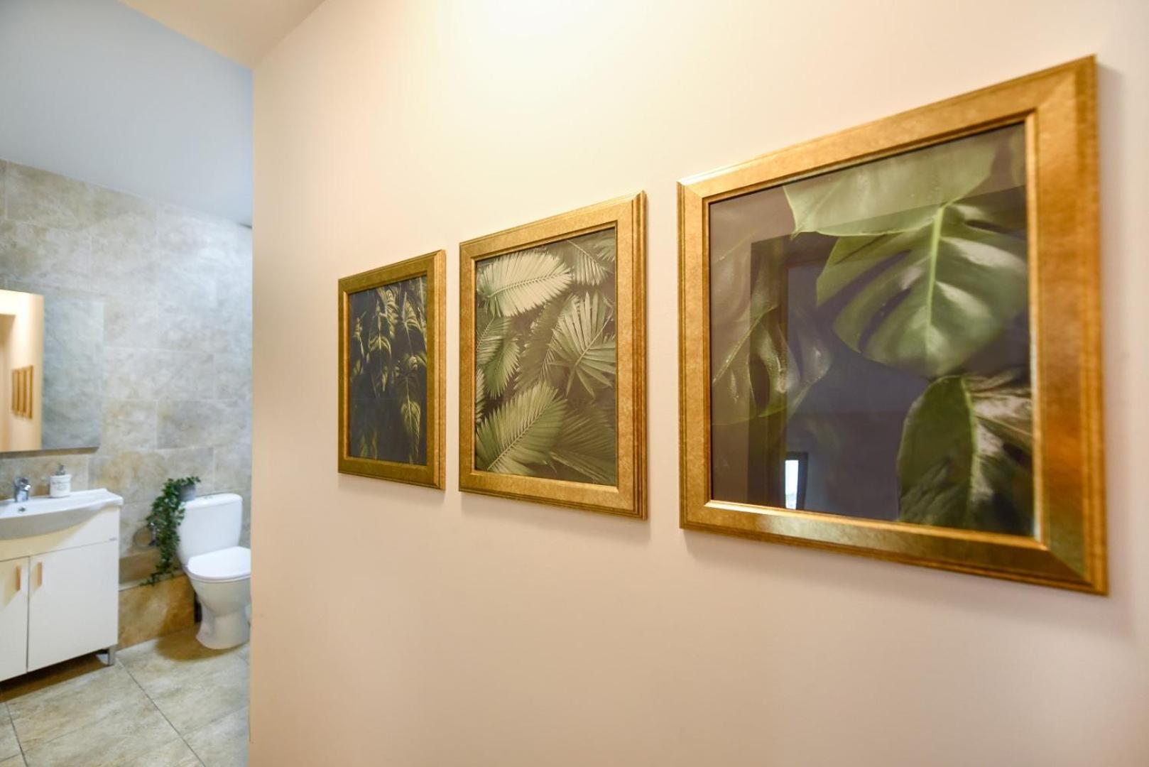 Historic Charm, Modern Comfort - Accommodation In The Heart Of The Old Town Bükreş Oda fotoğraf