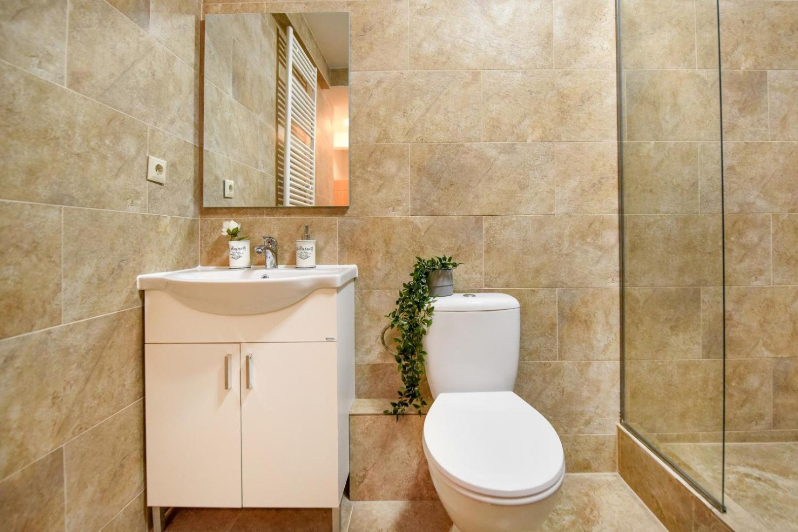 Historic Charm, Modern Comfort - Accommodation In The Heart Of The Old Town Bükreş Oda fotoğraf