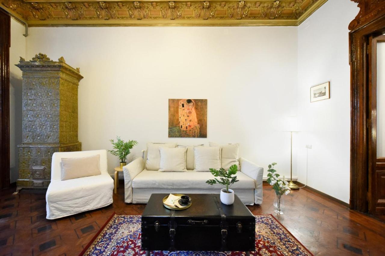 Historic Charm, Modern Comfort - Accommodation In The Heart Of The Old Town Bükreş Dış mekan fotoğraf